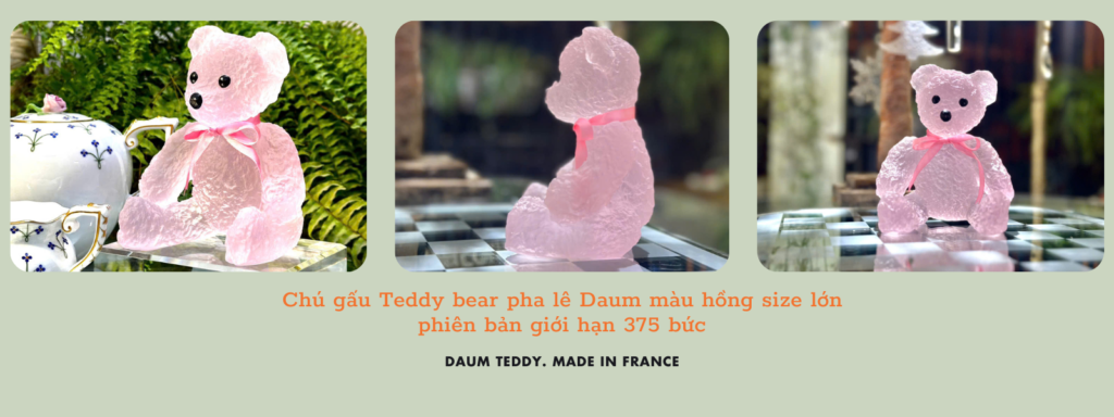 Daum teddy. Made in France 🇫🇷. Chú gấu Teddy bear pha lê Daum màu hồng size lớn phiên bản giới hạn 375 bức. Decor sưu tập hoặc bổ sung vào bộ sưu tập vườn thú pha lê. Kích thước cao 15cm rộng 11,5cm. Tình trạng mới không có hộp.