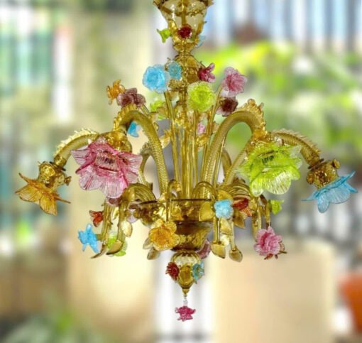 Flower garden chandelier. Cây đèn chùm vườn hoa thủy tinh rực rỡ sắc màu của Toso Murano - Ý. Với 6 chao đèn là 6 bông hoa lớn và rất nhiều bông hoa nhỏ trang trí xung quanh.