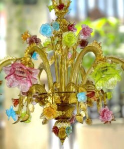 Flower garden chandelier. Cây đèn chùm vườn hoa thủy tinh rực rỡ sắc màu của Toso Murano - Ý. Với 6 chao đèn là 6 bông hoa lớn và rất nhiều bông hoa nhỏ trang trí xung quanh.