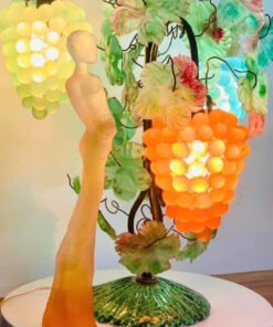 Toso Grape lamp. Made in Italy 🇮🇹 Cây đèn bàn 3 chùm nho làm hoàn toàn thủ công từng chi tiết. Đây là 1 tác phẩm nghệ thuật. Kích thước cao 65cm rộng khoảng 40cm.