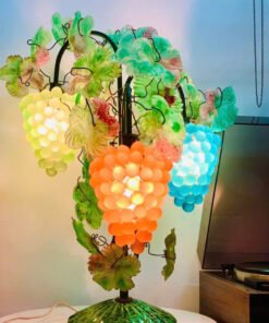 Toso Grape lamp. Made in Italy 🇮🇹 Cây đèn bàn 3 chùm nho làm hoàn toàn thủ công từng chi tiết. Đây là 1 tác phẩm nghệ thuật. Kích thước cao 65cm rộng khoảng 40cm.