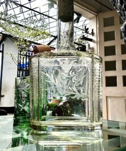 Sterling silver 925 decanter. Chai rượu bằng bạc cổ điển. Chai rượu pha lê khắc hoa văn thủ công . Cổ chai và nắp chai được chế tác thủ công bằng bạc 925