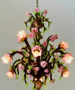 Murano rose garden chandelier. Made in Italy 🇮🇹. Một siêu phẩm đèn chùm đẹp quyến rũ của hãng đèn danh tiếng Murano đến từ nước Ý.