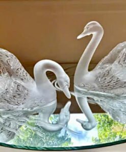 Lalique swan. Made in France 🇫🇷. Cặp đôi Thiên Nga pha lê của Lalique này là một món đồ không thể thiếu với các nhà sưu tập pha lê hiệu.