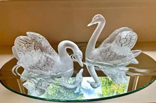 Lalique swan. Made in France 🇫🇷. Cặp đôi Thiên Nga pha lê của Lalique này là một món đồ không thể thiếu với các nhà sưu tập pha lê hiệu.