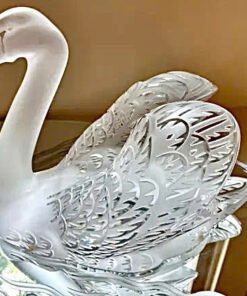 Lalique swan. Made in France 🇫🇷. Cặp đôi Thiên Nga pha lê của Lalique này là một món đồ không thể thiếu với các nhà sưu tập pha lê hiệu.