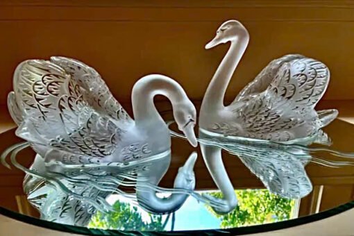 Lalique swan. Made in France 🇫🇷. Cặp đôi Thiên Nga pha lê của Lalique này là một món đồ không thể thiếu với các nhà sưu tập pha lê hiệu.