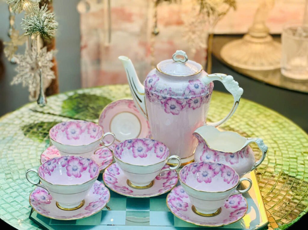 Paragon tea set. made in England 🏴󠁧󠁢󠁥󠁮󠁧󠁿 Bộ set trà Paragon hoa đào Gồm 1 ấm trà 1 cặp đường sữa và 4 set trà.