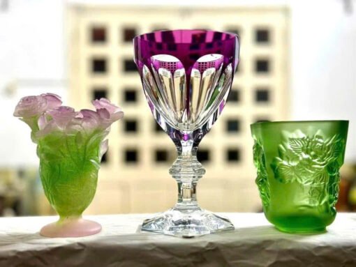 Đã Baccarat lại còn Limited. Bình hoa Baccarat phiên bản giới hạn 250 chiếc trên toàn Thế Giới. Tình trạng mới nguyên vẹn không có hộp Kích thước cao 24,5cm rộng 15cm