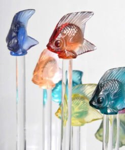 Lalique fish. Made in France 🇫🇷. Cá Lalique decor được chế tác thủ công bằng pha lê nhiều màu sắc. Trưng bày decor gắn bể cá hoặc đèn cá… Giá phụ thuộc vào màu. Có rất nhiều màu cho các bạn lựa chọn.