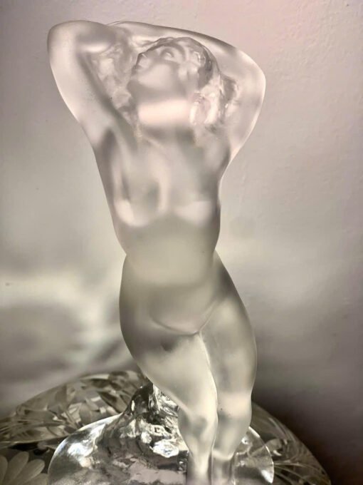 Lalique woman. Made in France 🇫🇷 Tác phẩm cô gái pha lê Lalique điêu khắc nude nghệ thuật. Decor phòng phòng khách, phòng ngủ, phòng tắm rất