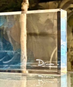 Daum crystal. Made in France 🇫🇷. Chân đế pha lê Daum trong suốt. Dùng làm đế kê đồ, bày tượng , chặn giấy và chặn sách decor. Kích thước 13 x 9,5 x 3,5cm Tình trạng mới không có hộp