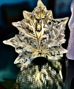 Lalique champs sconces. Made in France.🇫🇷 Cặp đèn treo tường pha lê LALIQUE France. Lấy cảm hứng từ những chiếc lá tiêu huyền của hàng cây trên Đại lộ Champs-Elysées, Paris, Pháp - được mệnh danh là đại lộ đẹp nhất Thế giới.