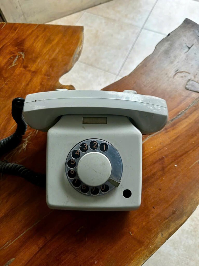 Vintage phone. Made in Germany 🇩🇪 Điện thoại quay số Decor vintage hoặc quán Café và phục vụ chụp ảnh.