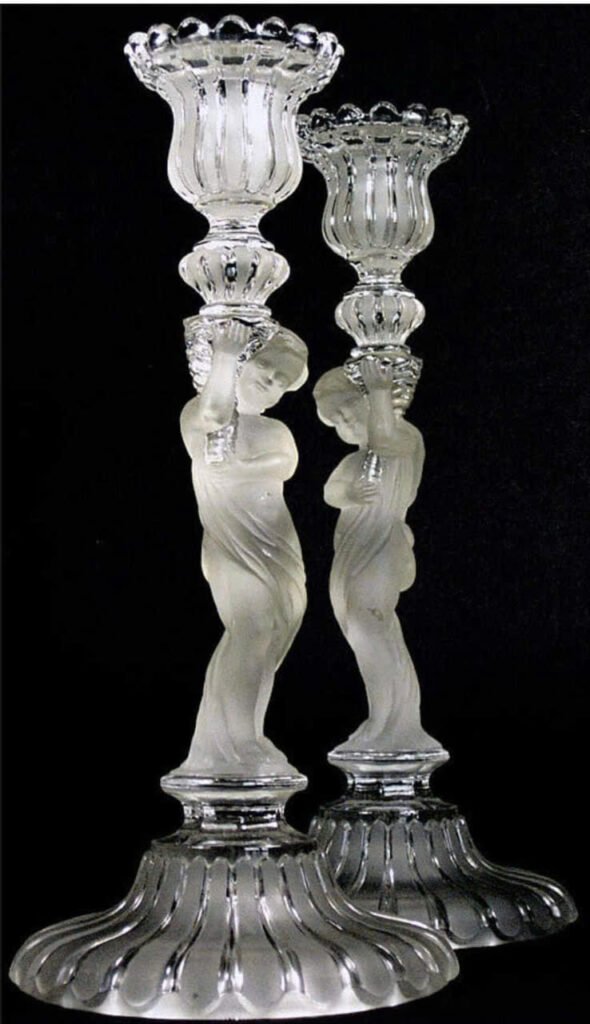 Baccarat candle cherub. Made in France 🇫🇷 Cặp đèn nến pha lê Baccarat tạo hình bức tượng thiên thần Kích thước cao 28cm.