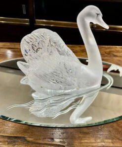 Lalique swan. Made in France 🇫🇷. Thiên Nga pha lê của Lalique này là một món đồ không thể thiếu với các nhà sưu tập pha lê hiệu.