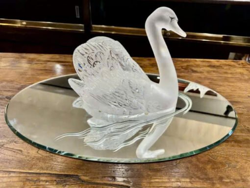 Lalique swan. Made in France 🇫🇷. Thiên Nga pha lê của Lalique này là một món đồ không thể thiếu với các nhà sưu tập pha lê hiệu.