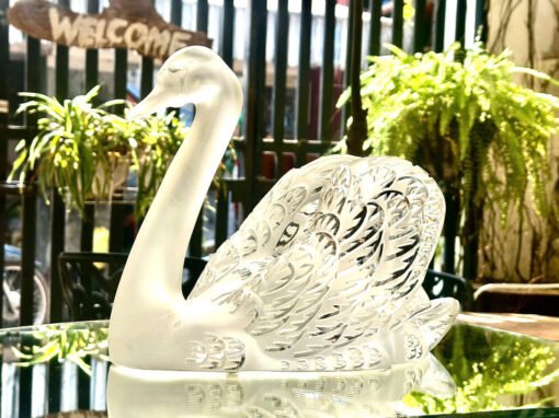 Lalique swan. Made in France 🇫🇷. Thiên Nga pha lê của Lalique này là một món đồ không thể thiếu với các nhà sưu tập pha lê hiệu.