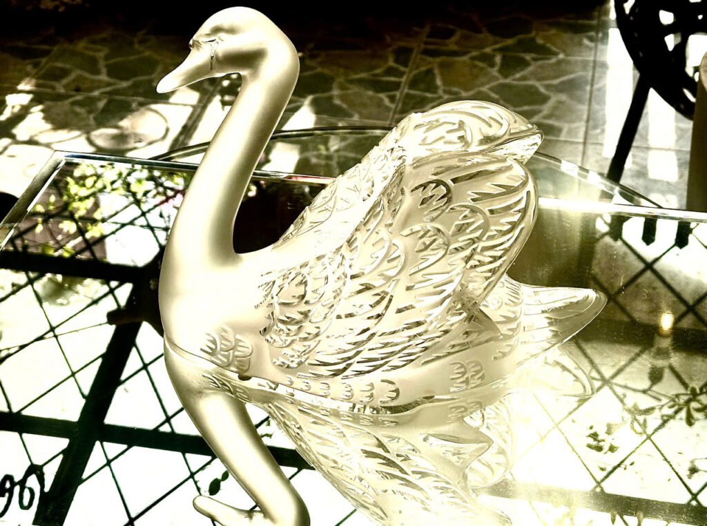 Lalique swan. Made in France 🇫🇷.Thiên Nga pha lê của Lalique này là một món đồ không thể thiếu với các nhà sưu tập pha lê hiệu.