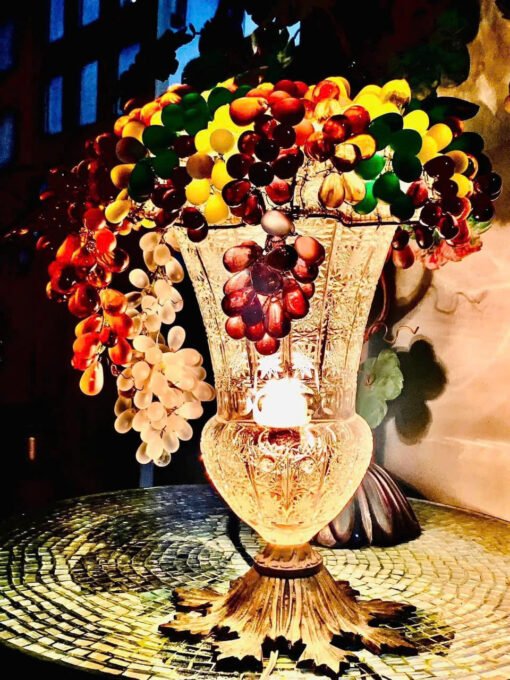 Czech fruit lamp. Made in Czechoslovakia Nhìn cây đèn chỉ muốn ăn. Cây đèn là 1 bình pha lê đựng hoa quả thủy tinh màu nghệ thuật của Czech. Từng chi tiết đc làm thủ công.