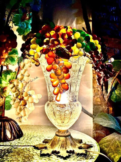 Czech fruit lamp. Made in Czechoslovakia Nhìn cây đèn chỉ muốn ăn. Cây đèn là 1 bình pha lê đựng hoa quả thủy tinh màu nghệ thuật của Czech. Từng chi tiết đc làm thủ công.