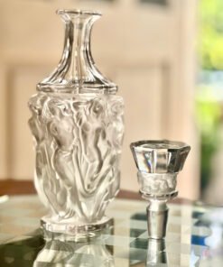 Lalique style decanter. Made in Czechoslovakia. Bình đựng rượu của Czech theo phong cách Lalique Bacchantes style.